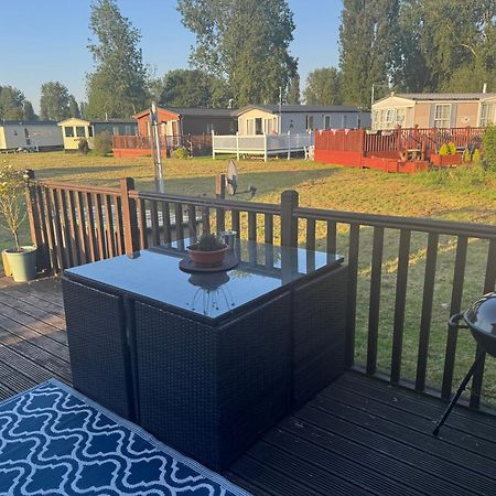 Beautiful 2 Bedroom Caravan On Billing Aquadrome Northampton Eksteriør billede