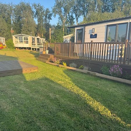 Beautiful 2 Bedroom Caravan On Billing Aquadrome Northampton Eksteriør billede