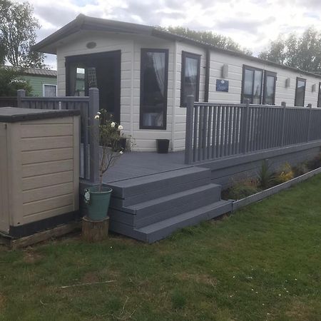 Beautiful 2 Bedroom Caravan On Billing Aquadrome Northampton Eksteriør billede