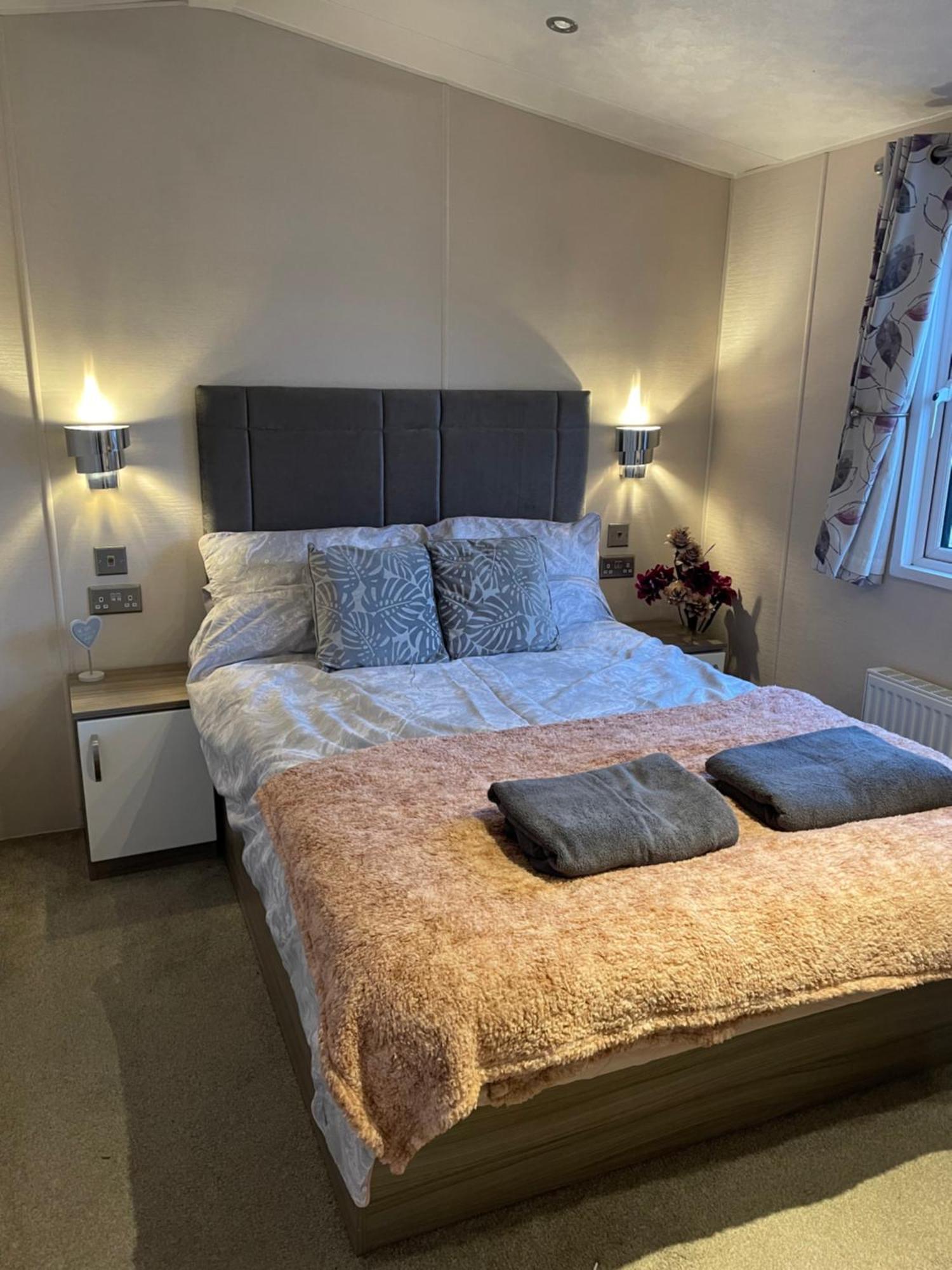 Beautiful 2 Bedroom Caravan On Billing Aquadrome Northampton Eksteriør billede