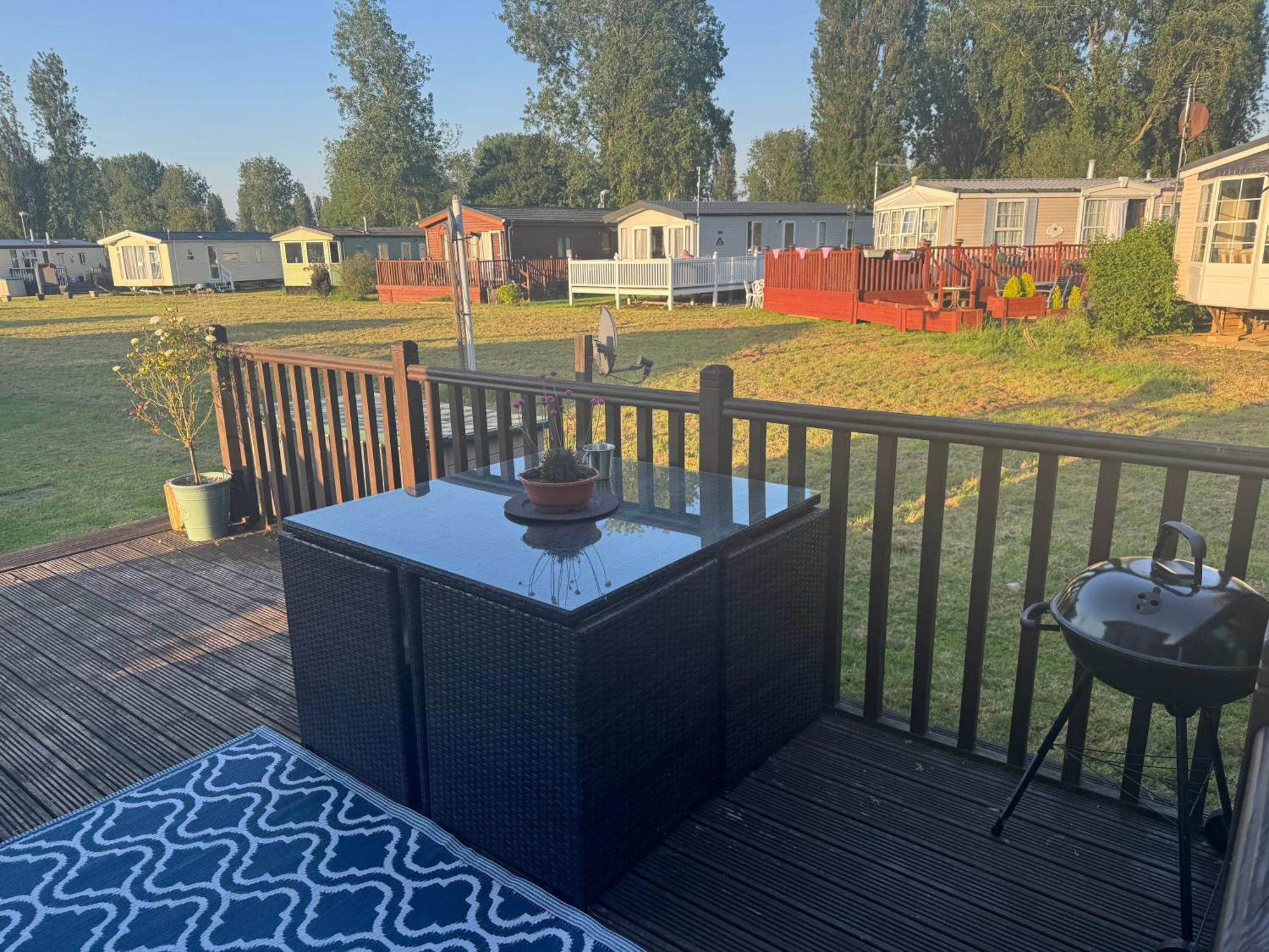 Beautiful 2 Bedroom Caravan On Billing Aquadrome Northampton Eksteriør billede